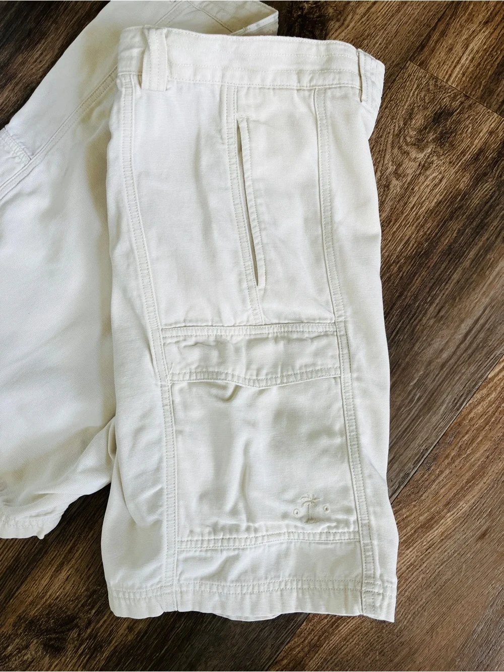 Tommy Bahama Relax Men’s Flat Front Cargo Shorts Cream Ivory Sz 35
